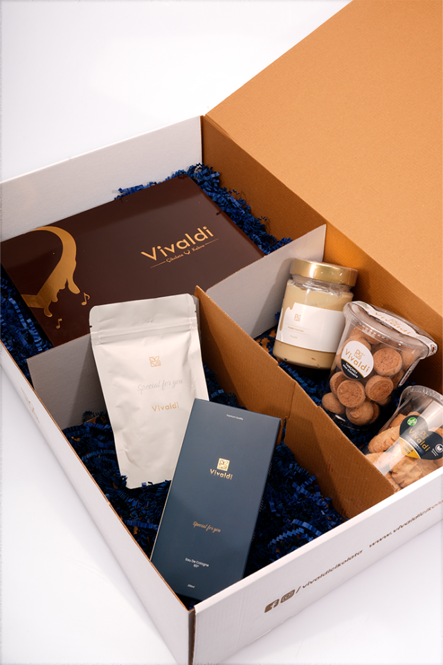 Vivaldi Andante Hediye Seti - Klasik Madlen (Belçika Çikolatası), Türk Kahvesi, Kolonya ve Gurme Lezzetler
