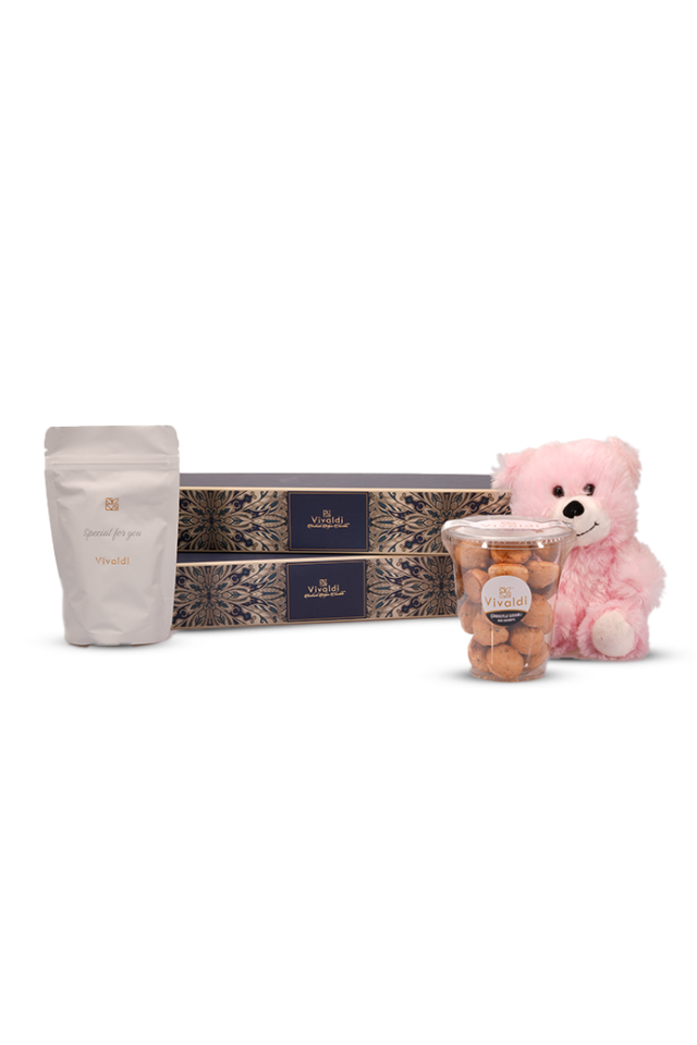 Vivaldi Dolce Hediye Kutusu – Özel Tasarım Çikolata, Tuzlu Kurabiye ve Peluş Ayıcık Seti